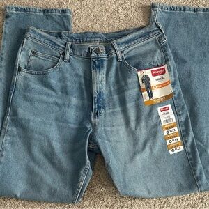 Wrangler Men's Relaxed Fit Blue Jeans